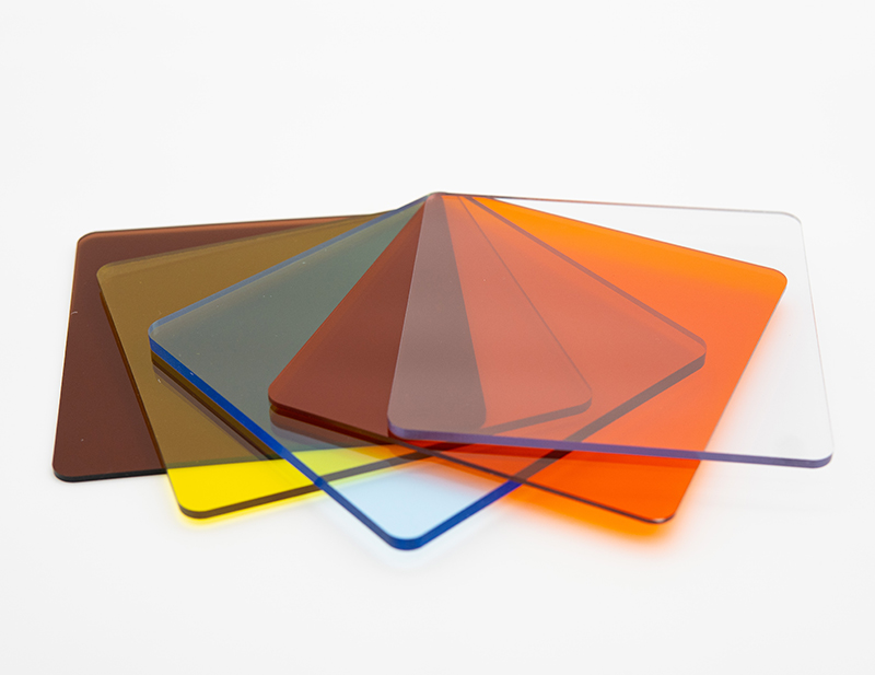Clear and coloured solid polycarbonate sheets